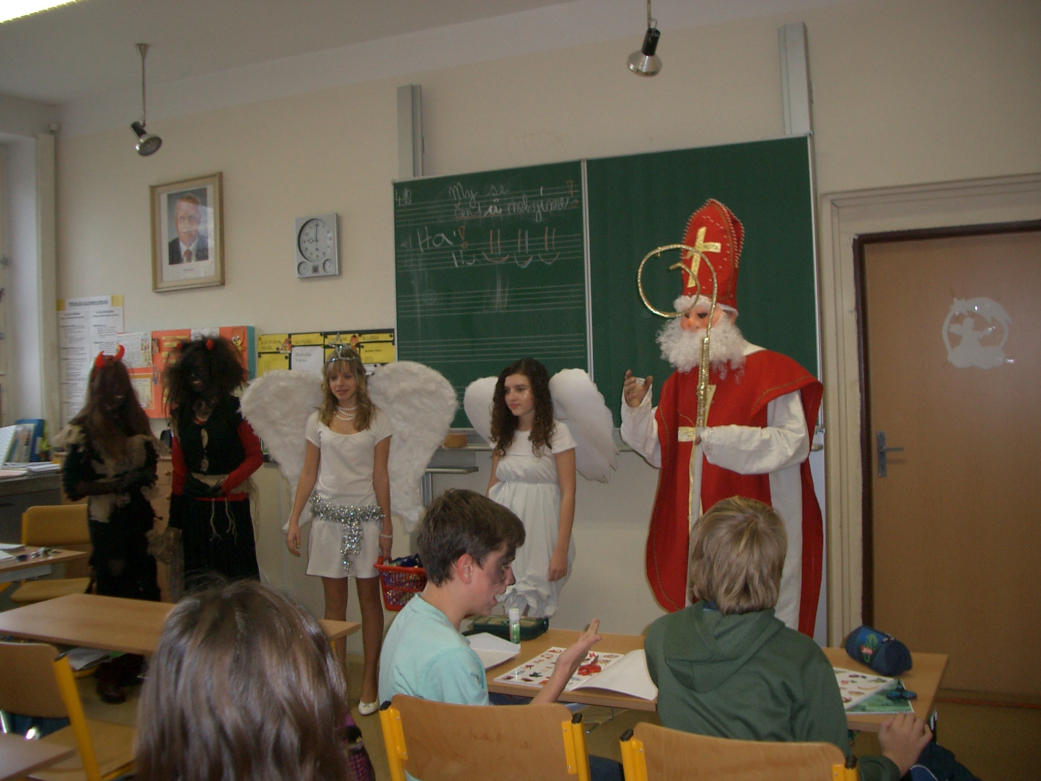 Mikuláš ve škole 003.jpg